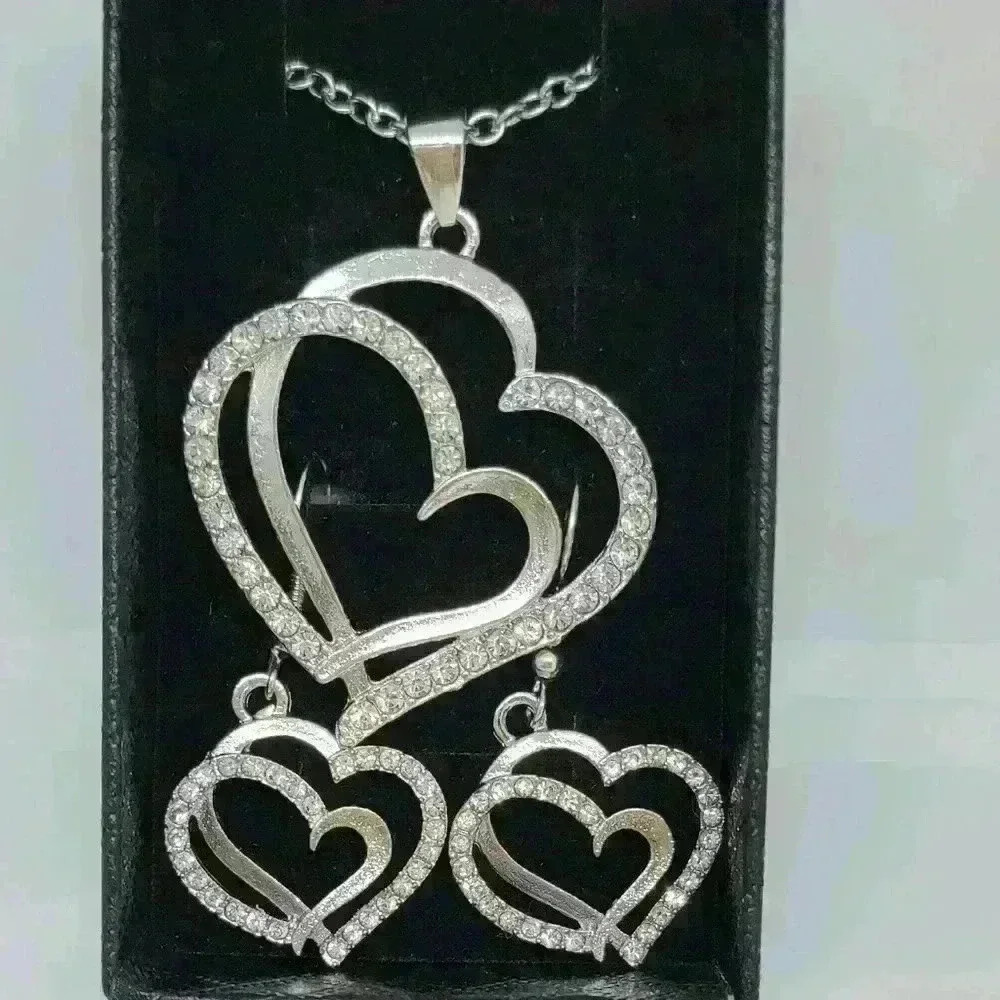 NWOT Beautiful Double Heart Necklace and Earrings Set w/Gift Box - Picture 7 of 7